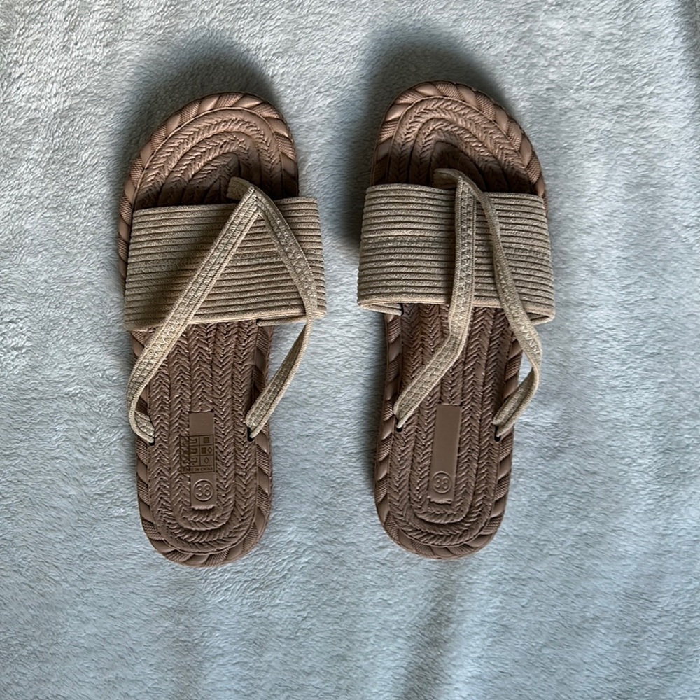 Casual slides